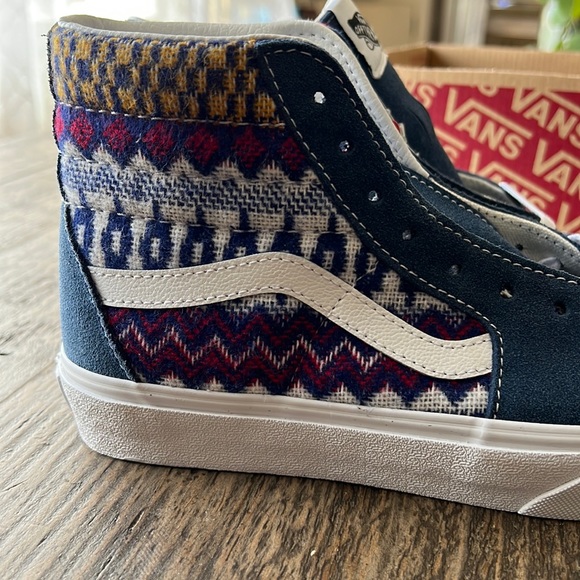 Vans Sk8-Hi Southwestern/Aztec print material. Blue, white & red. Women’s 6. NWT - Picture 5 of 14